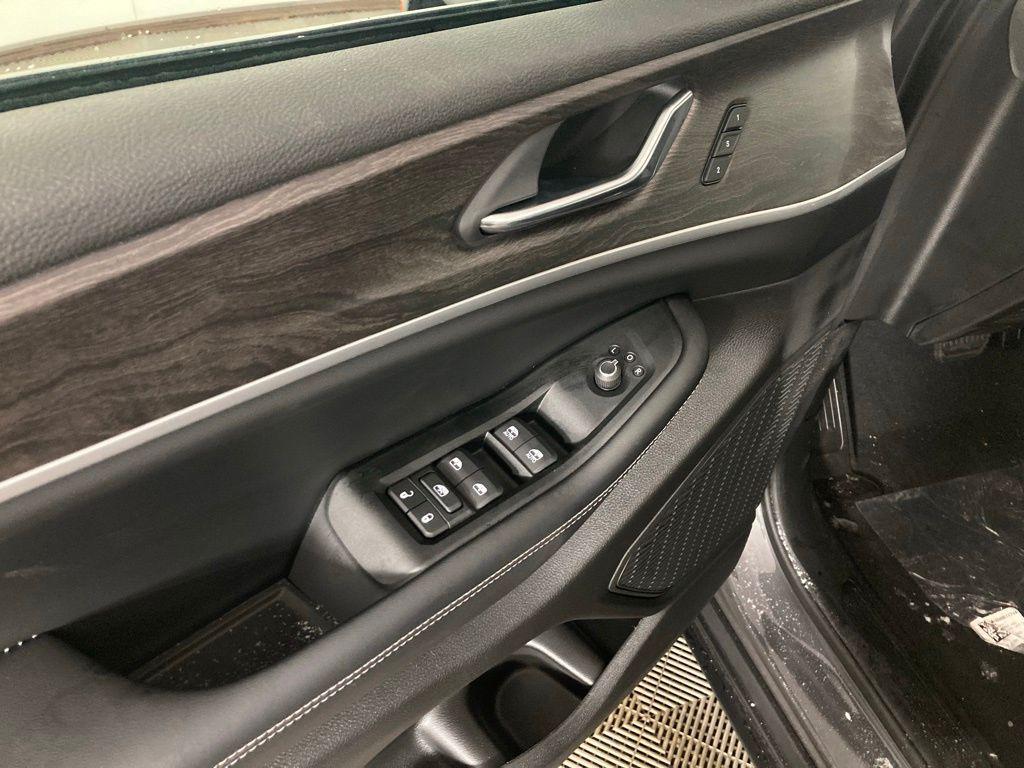 new 2025 Jeep Grand Cherokee L car, priced at $44,423