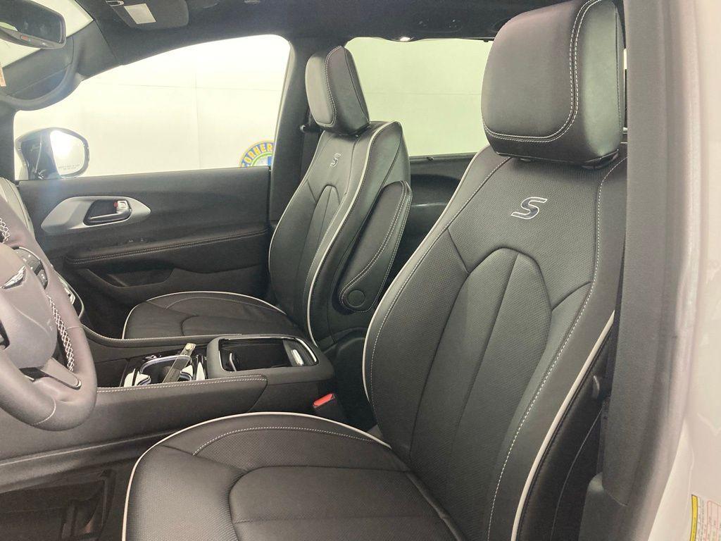 new 2026 Chrysler Pacifica car, priced at $39,184