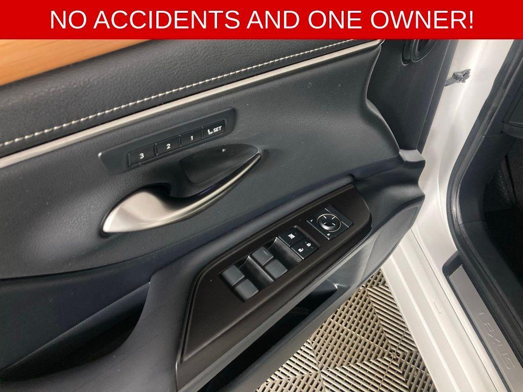 used 2019 Lexus ES 300h car, priced at $31,999