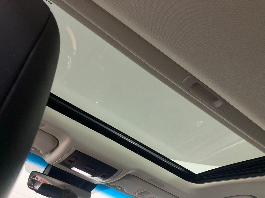 used 2019 Lexus ES 300h car, priced at $31,999