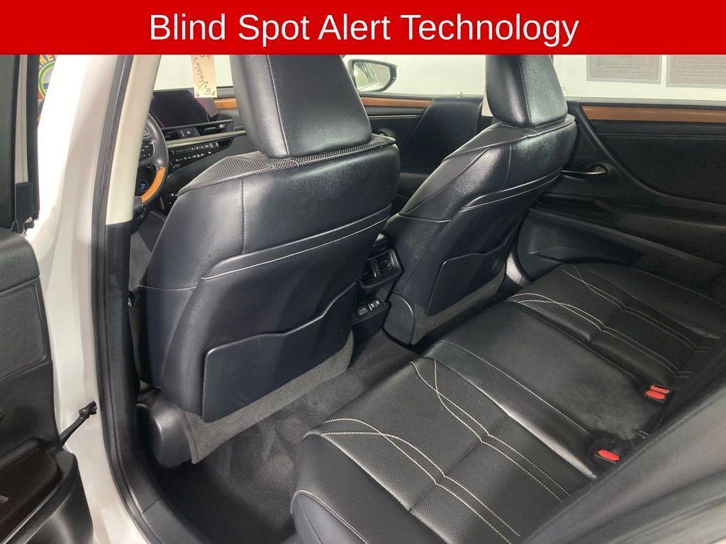 used 2019 Lexus ES 300h car, priced at $31,999