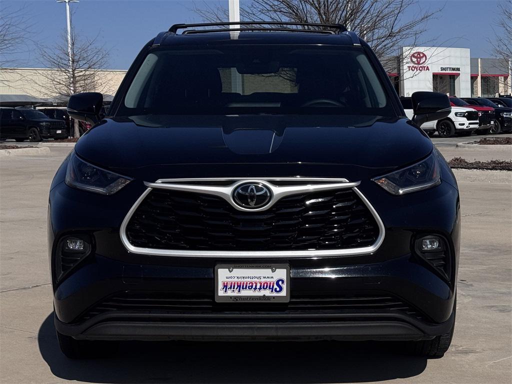 used 2021 Toyota Highlander car, priced at $26,948