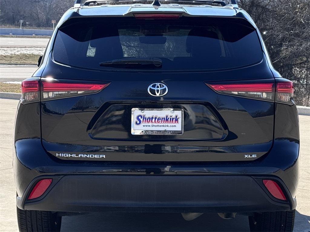 used 2021 Toyota Highlander car, priced at $26,948