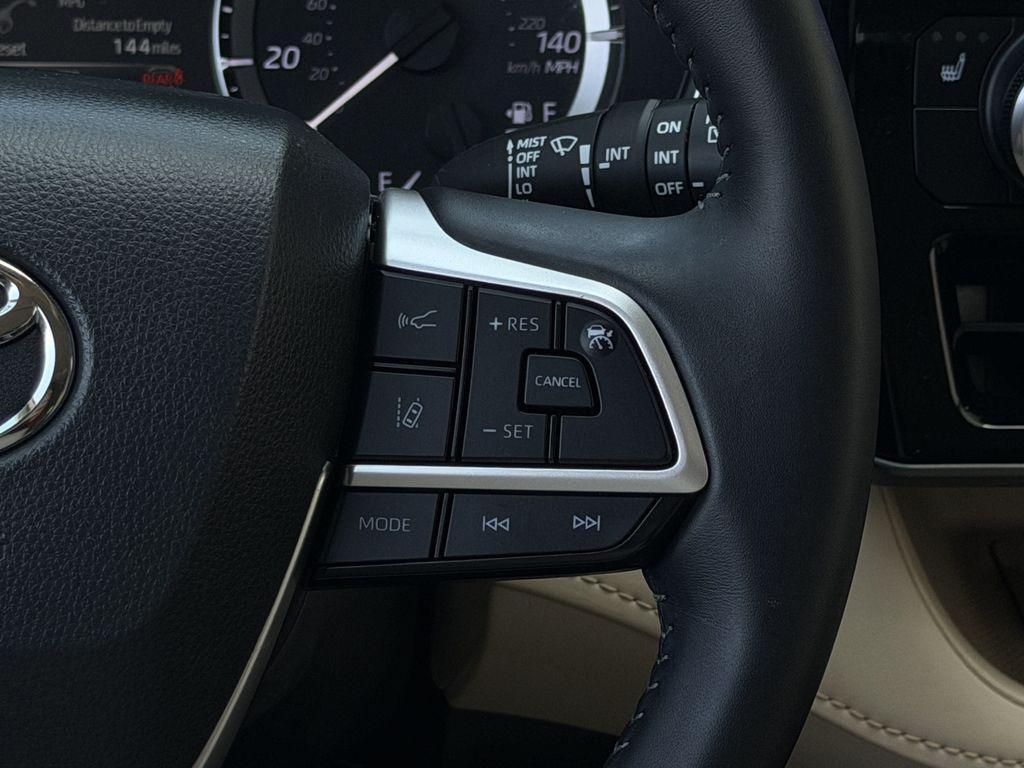 used 2024 Toyota Highlander car, priced at $36,887