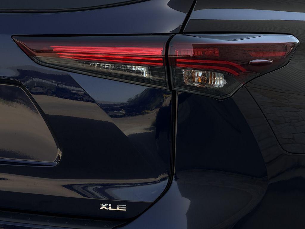 used 2024 Toyota Highlander car, priced at $36,887