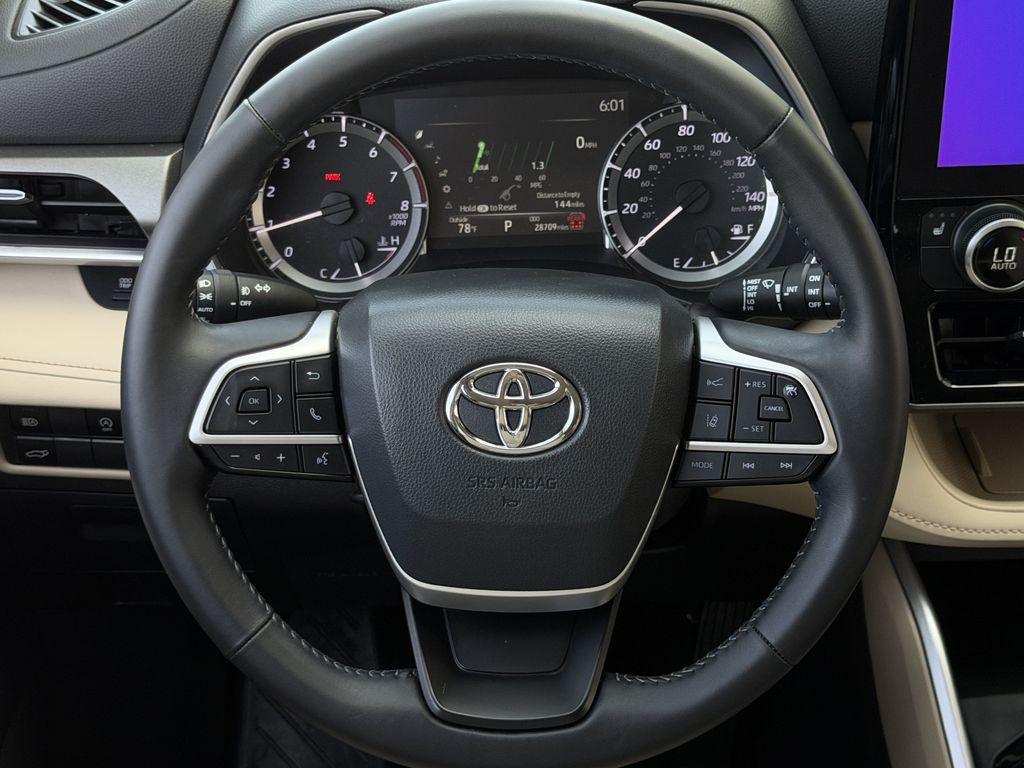 used 2024 Toyota Highlander car, priced at $36,887