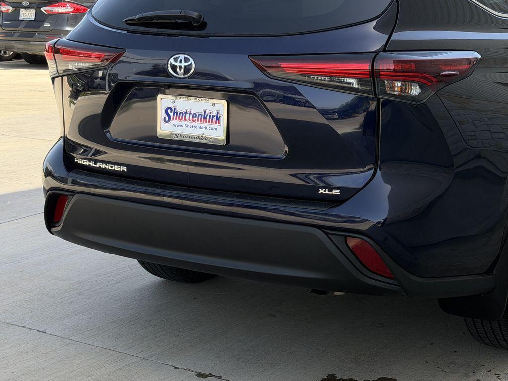 used 2024 Toyota Highlander car, priced at $36,887