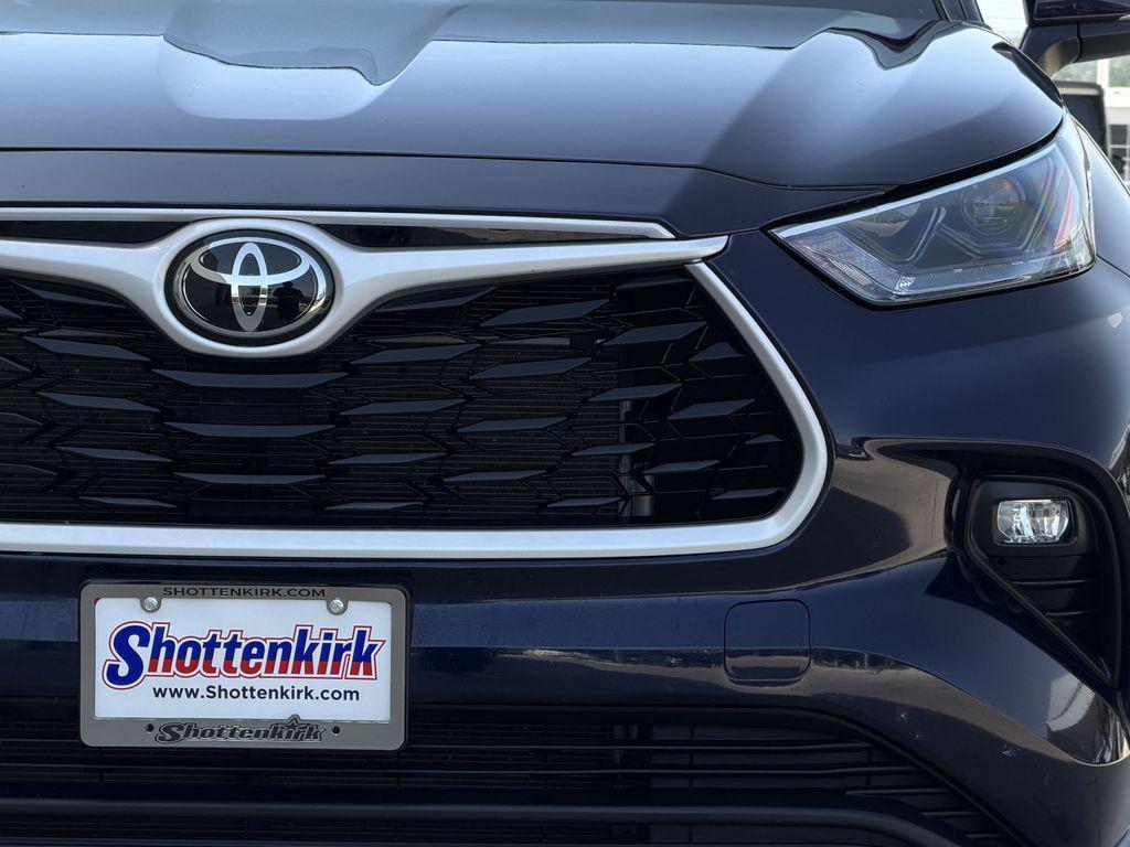 used 2024 Toyota Highlander car, priced at $36,887