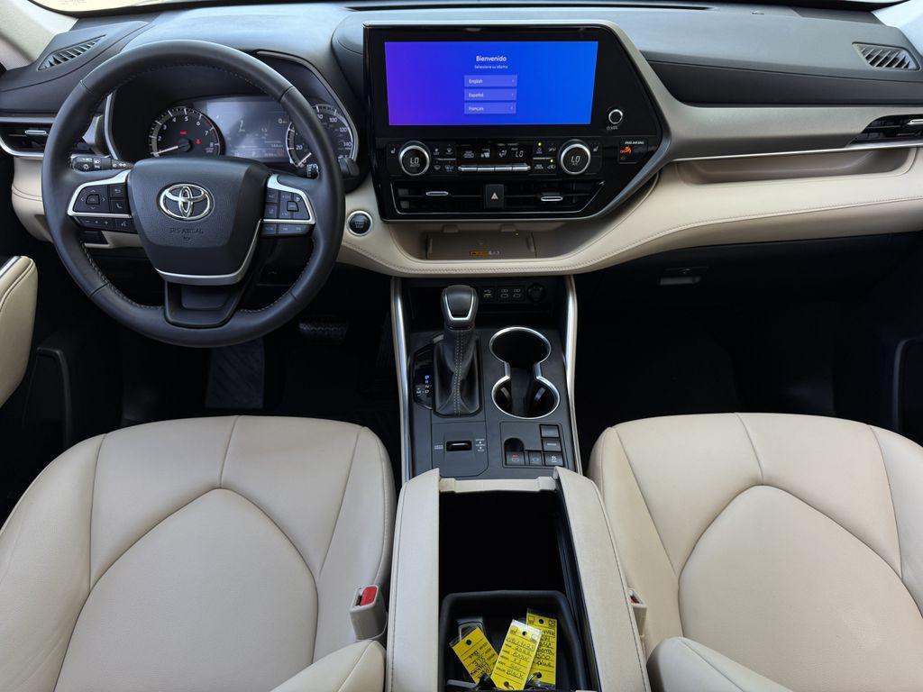 used 2024 Toyota Highlander car, priced at $36,887