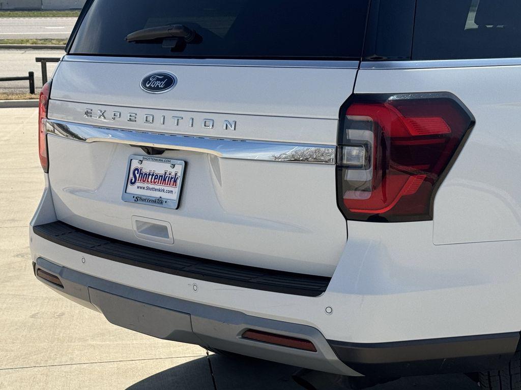 used 2023 Ford Expedition car, priced at $40,988