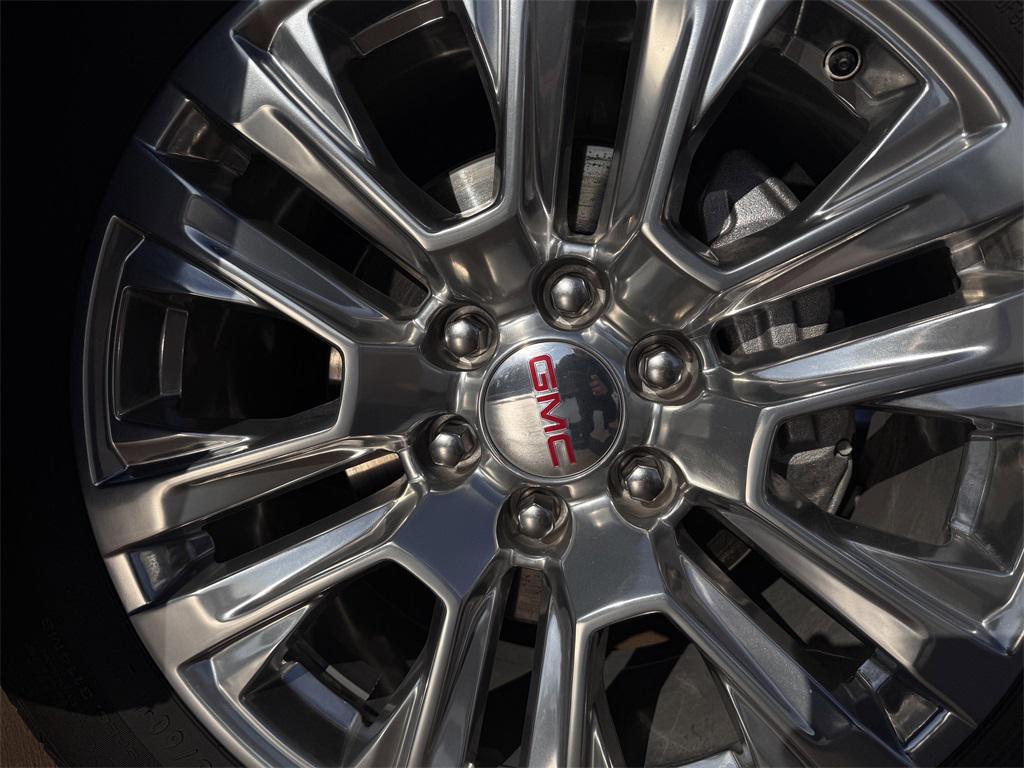 used 2025 GMC Yukon car, priced at $71,821