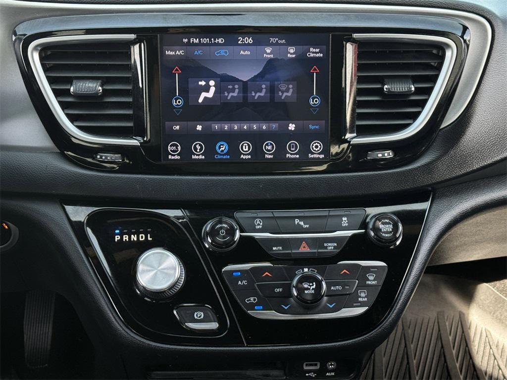 used 2018 Chrysler Pacifica car, priced at $14,712