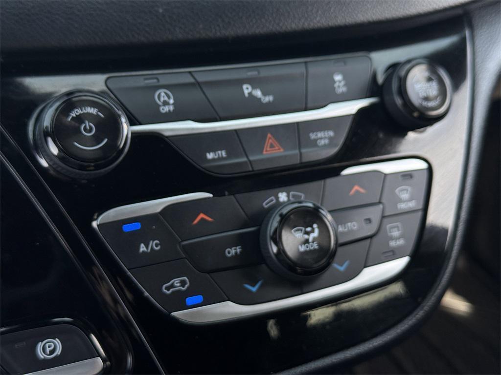 used 2018 Chrysler Pacifica car, priced at $14,712