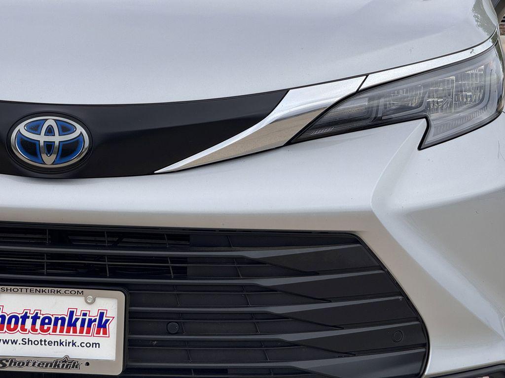 used 2025 Toyota Sienna car, priced at $44,975