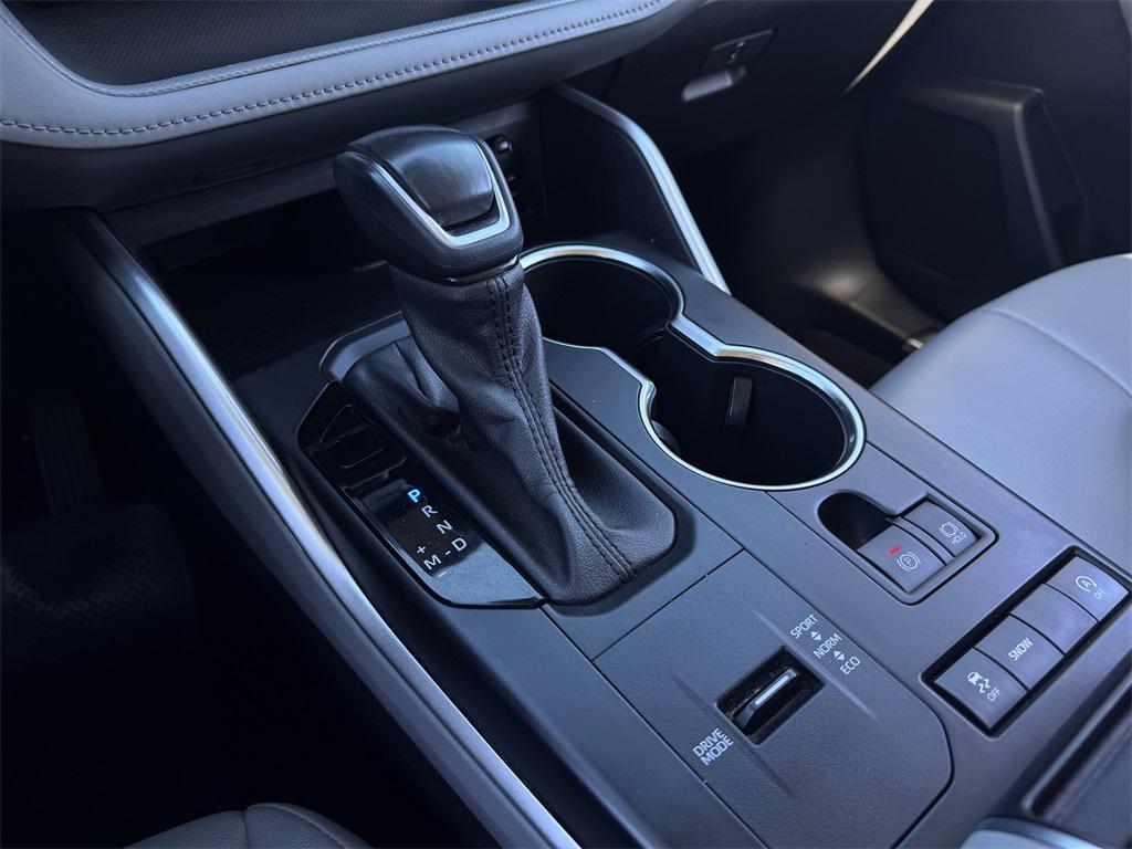 used 2022 Toyota Highlander car, priced at $30,961