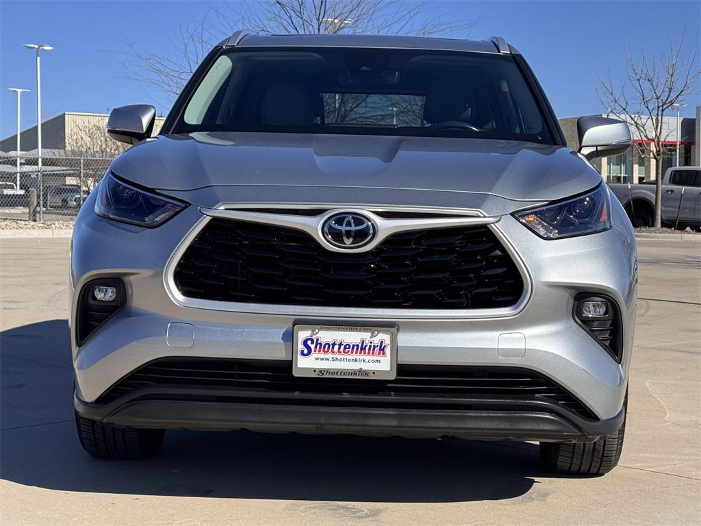 used 2022 Toyota Highlander car, priced at $30,961