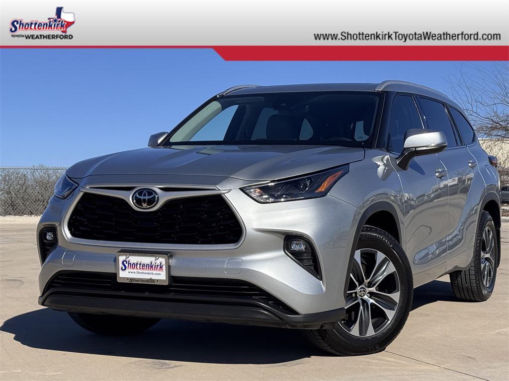 used 2022 Toyota Highlander car, priced at $30,961