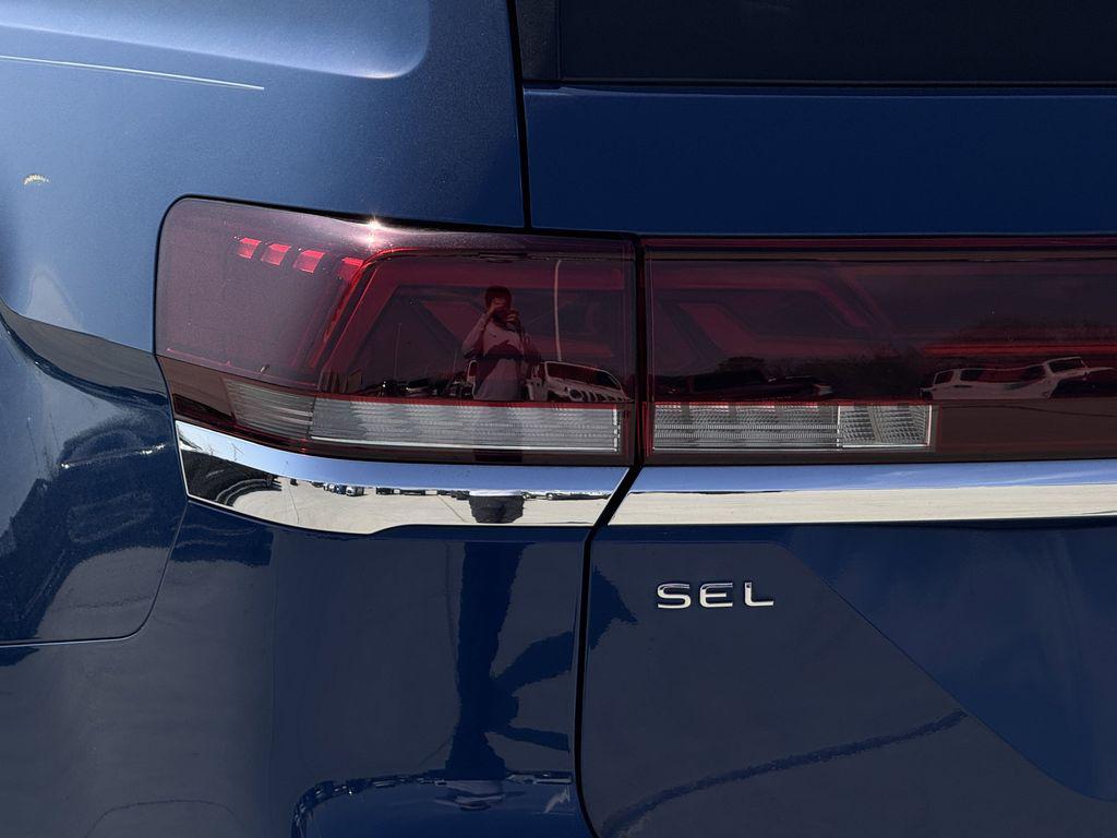 used 2025 Volkswagen Atlas car, priced at $40,954