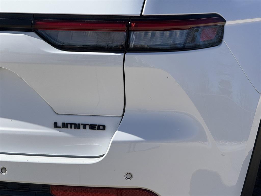 used 2023 Jeep Grand Cherokee car, priced at $26,998