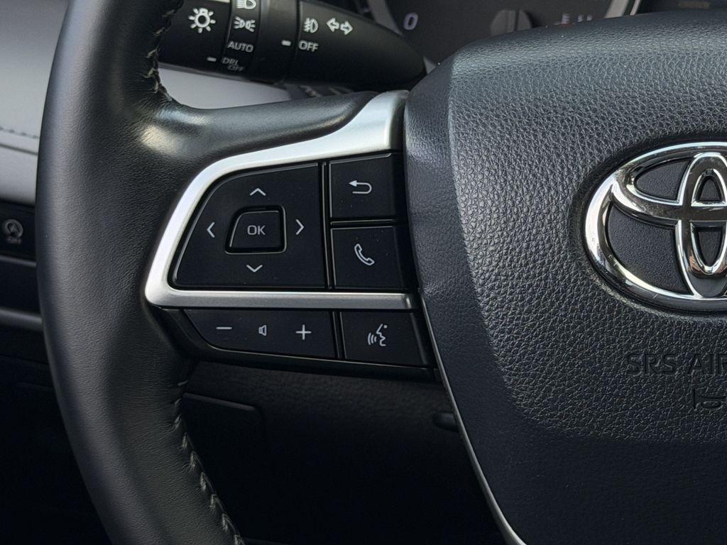 used 2023 Toyota Highlander car, priced at $28,060
