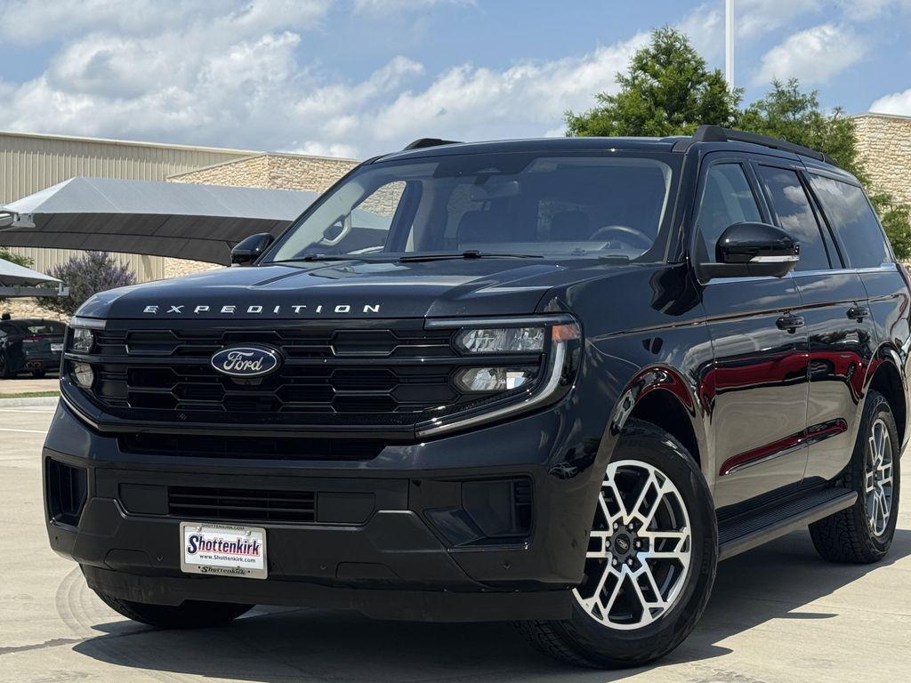 used 2025 Ford Expedition car, priced at $58,758