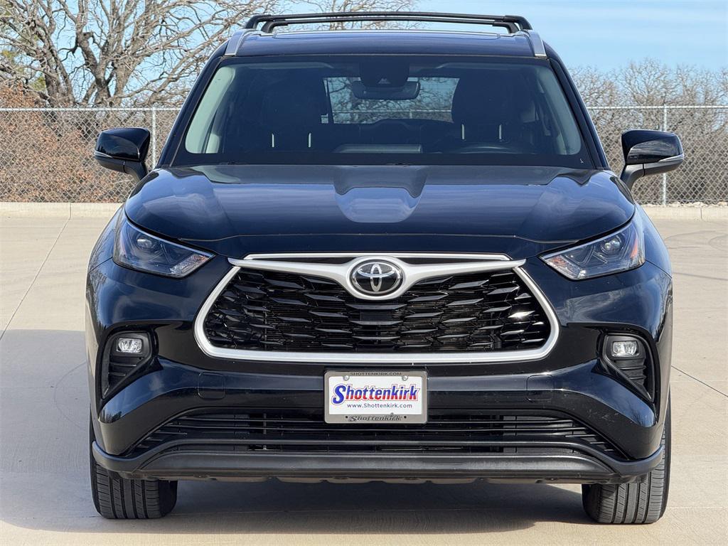 used 2024 Toyota Highlander car, priced at $32,931