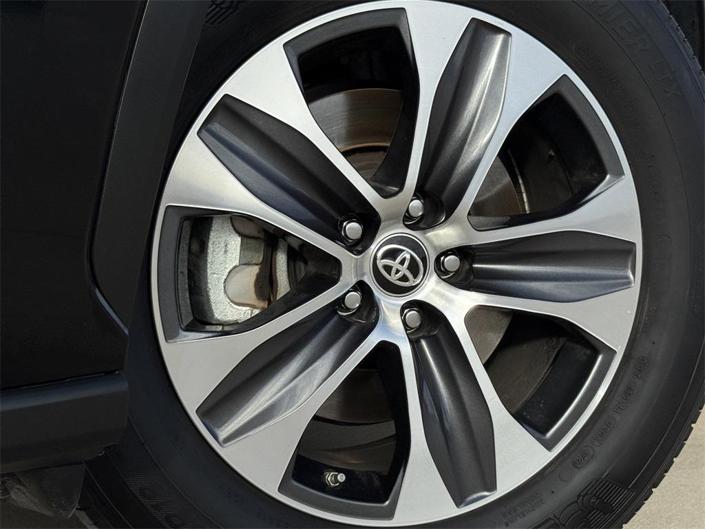 used 2024 Toyota Highlander car, priced at $32,931