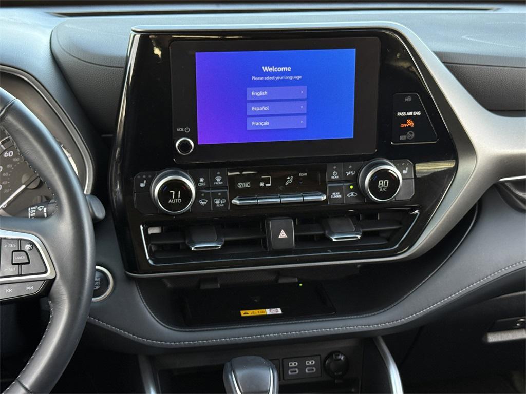 used 2024 Toyota Highlander car, priced at $32,931