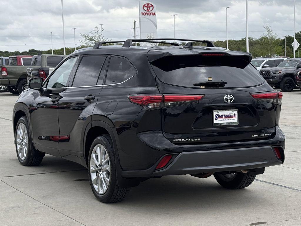 used 2023 Toyota Highlander car, priced at $38,977