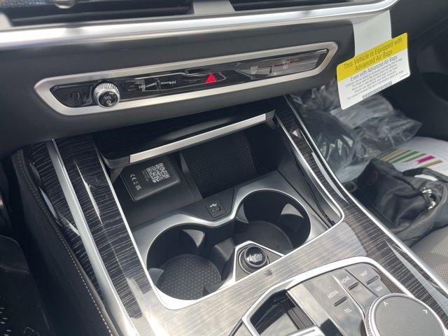 new 2027 BMW X7 car