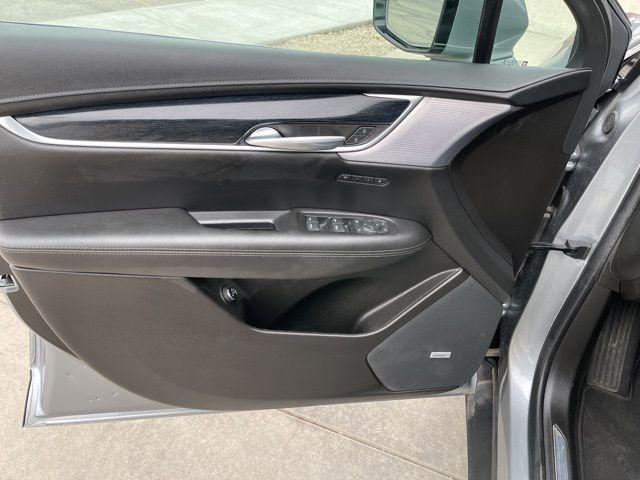 used 2024 Cadillac XT5 car, priced at $30,891