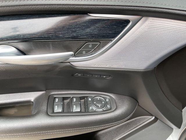used 2024 Cadillac XT5 car, priced at $30,891