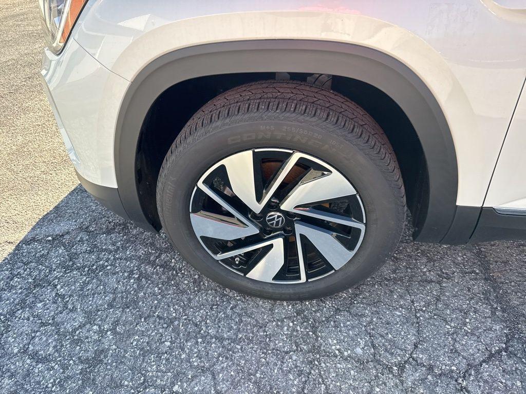 new 2026 Volkswagen Atlas car, priced at $50,869