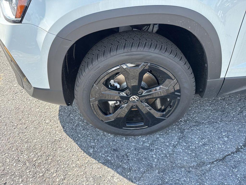 new 2026 Volkswagen Taos car, priced at $34,257