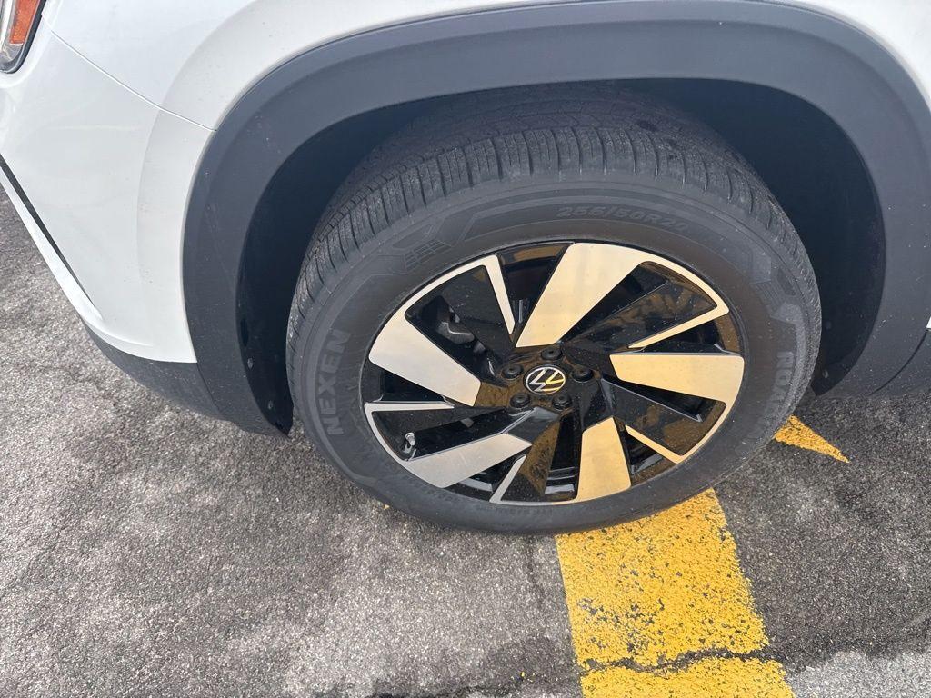 new 2026 Volkswagen Atlas Cross Sport car, priced at $47,066