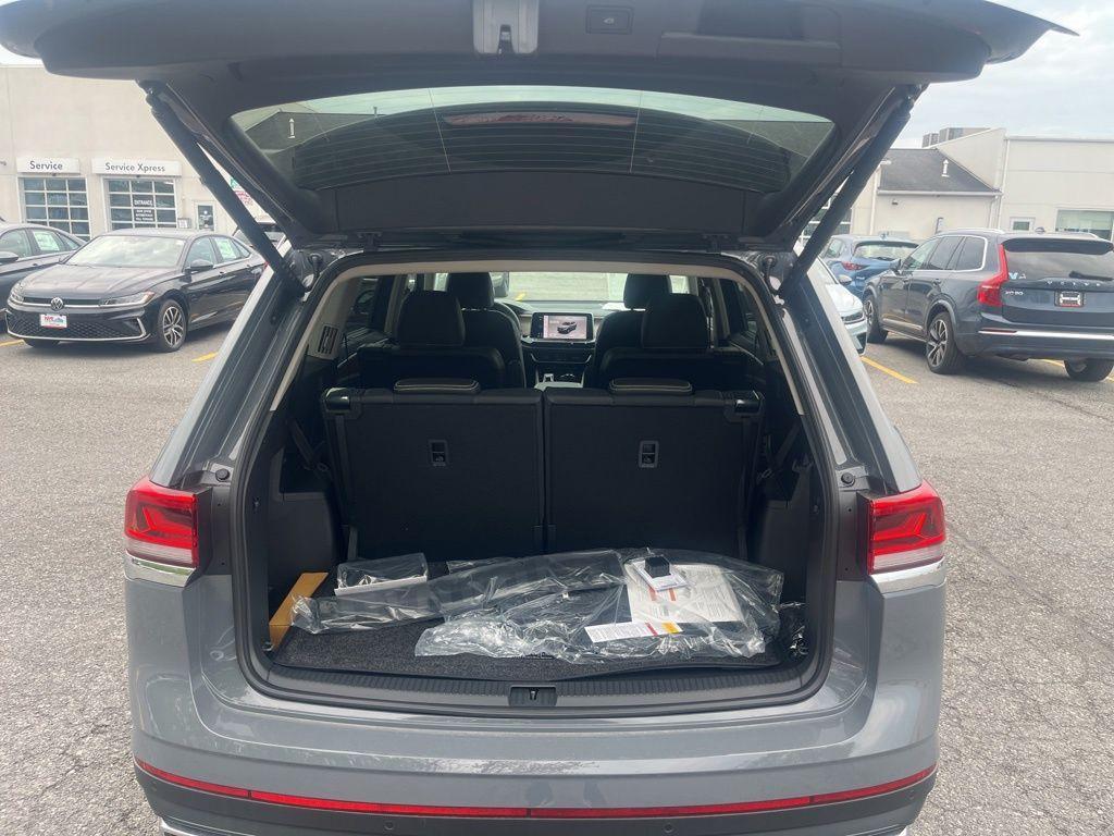 new 2026 Volkswagen Atlas car, priced at $47,922