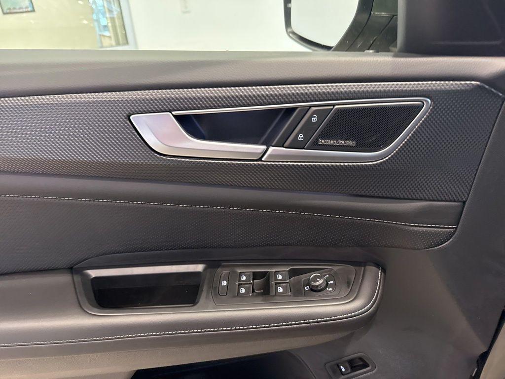 new 2026 Volkswagen Atlas Cross Sport car, priced at $54,109