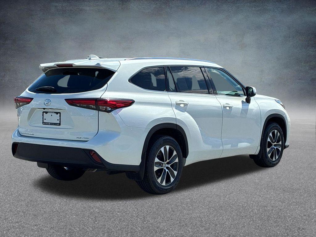 used 2020 Toyota Highlander car, priced at $26,482