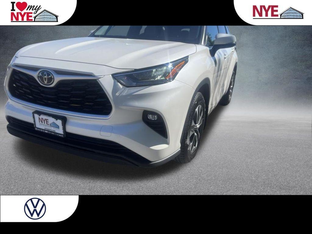 used 2020 Toyota Highlander car, priced at $26,482