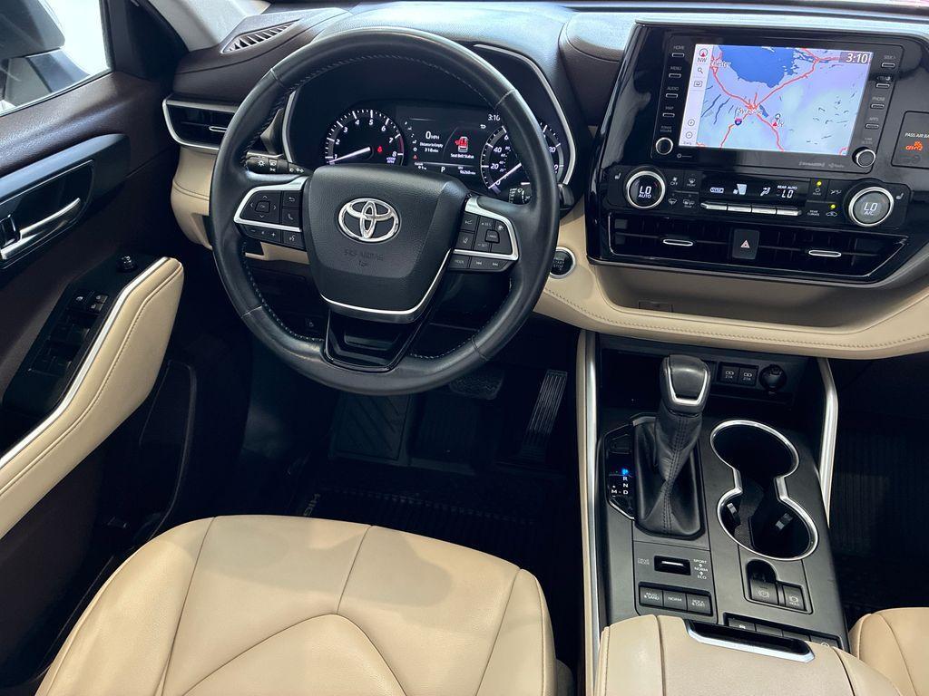 used 2020 Toyota Highlander car, priced at $26,482