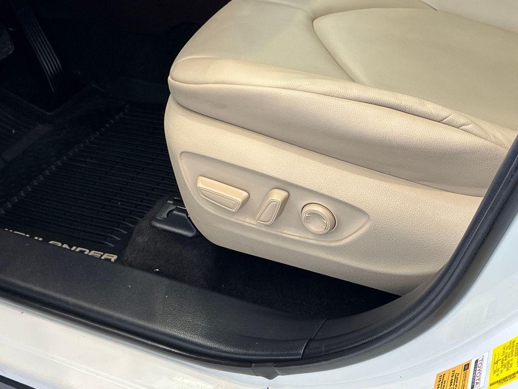 used 2020 Toyota Highlander car, priced at $26,482