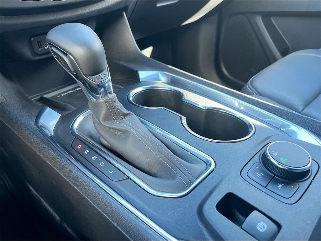 used 2023 Chevrolet Traverse car, priced at $27,300