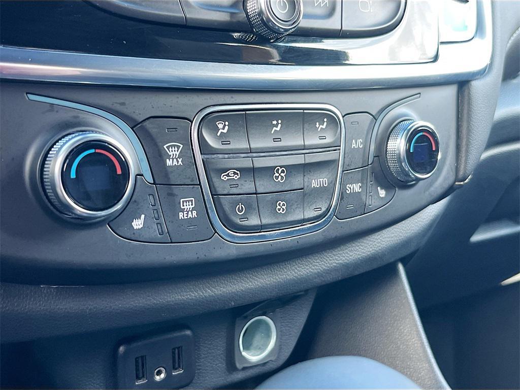 used 2023 Chevrolet Traverse car, priced at $27,300