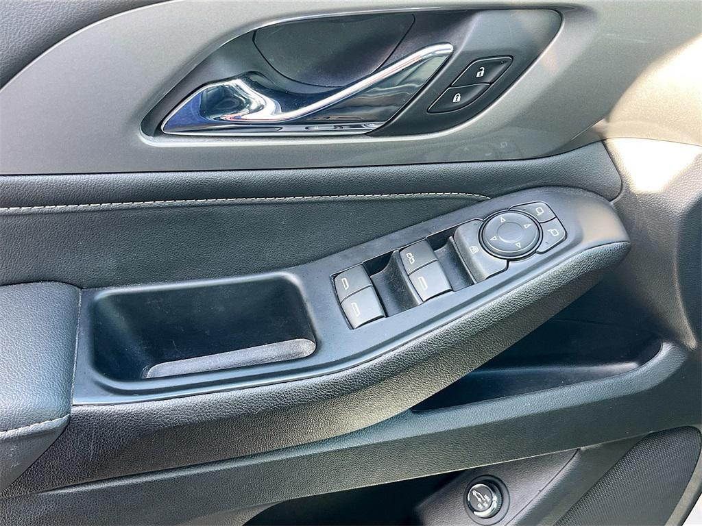 used 2023 Chevrolet Traverse car, priced at $27,300