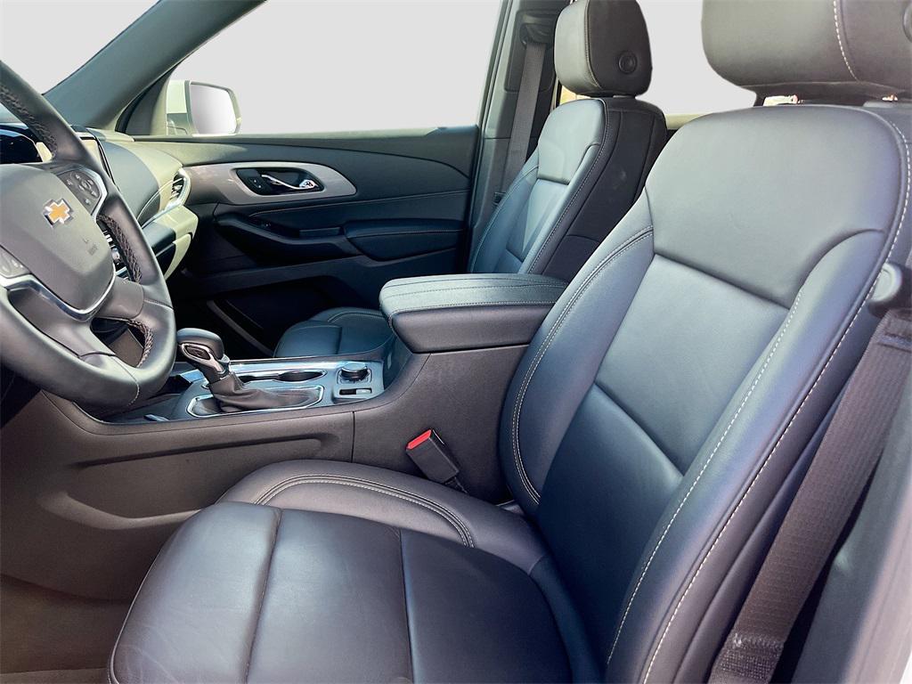 used 2023 Chevrolet Traverse car, priced at $27,300