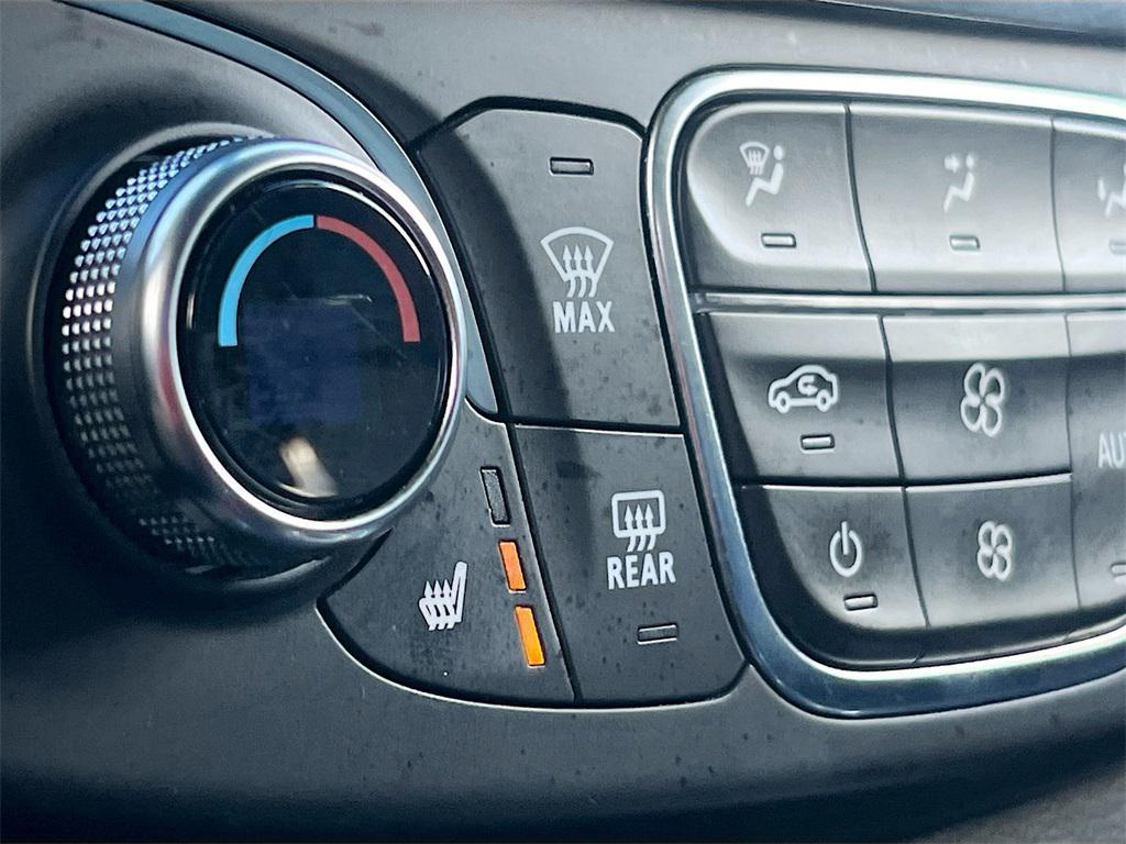 used 2023 Chevrolet Traverse car, priced at $27,300