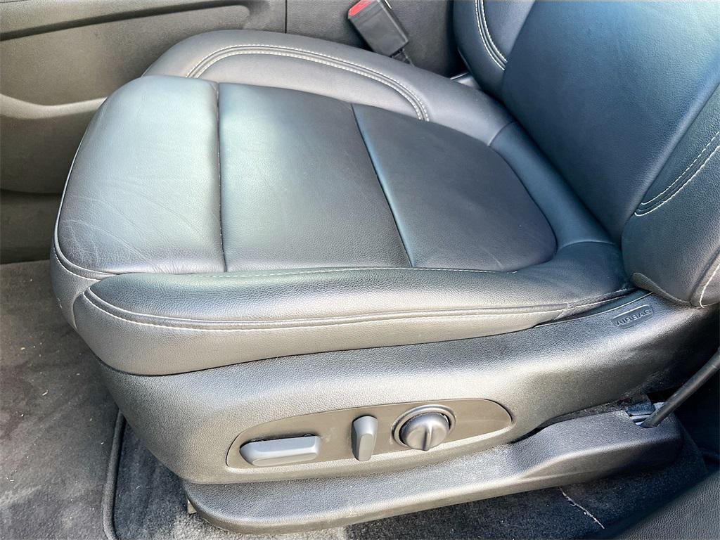 used 2023 Chevrolet Traverse car, priced at $27,300