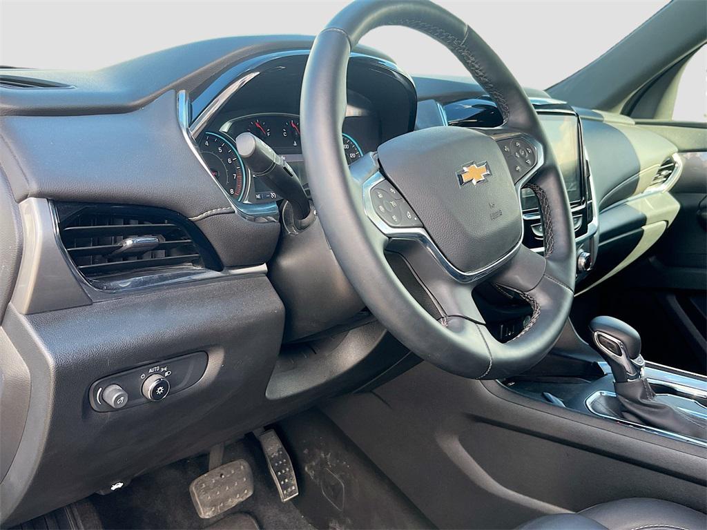 used 2023 Chevrolet Traverse car, priced at $27,300