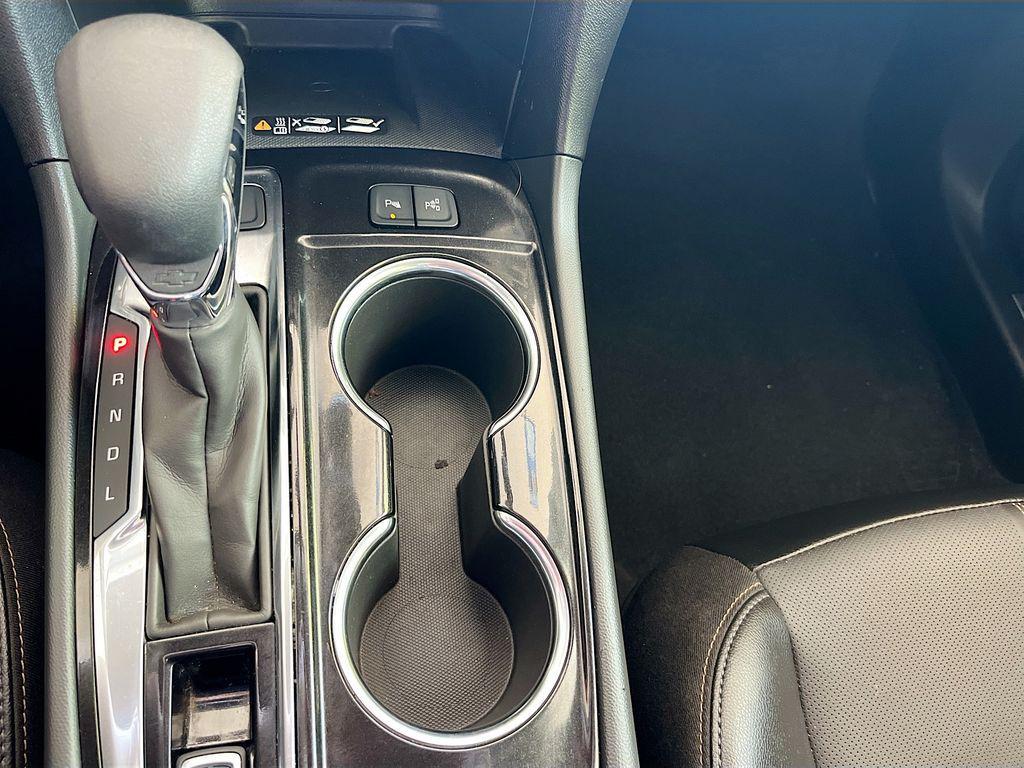 used 2024 Chevrolet Equinox car, priced at $22,400