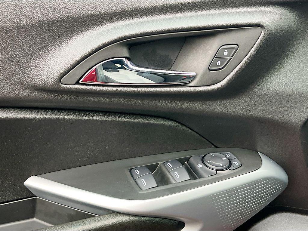 used 2025 Chevrolet Trax car, priced at $19,000